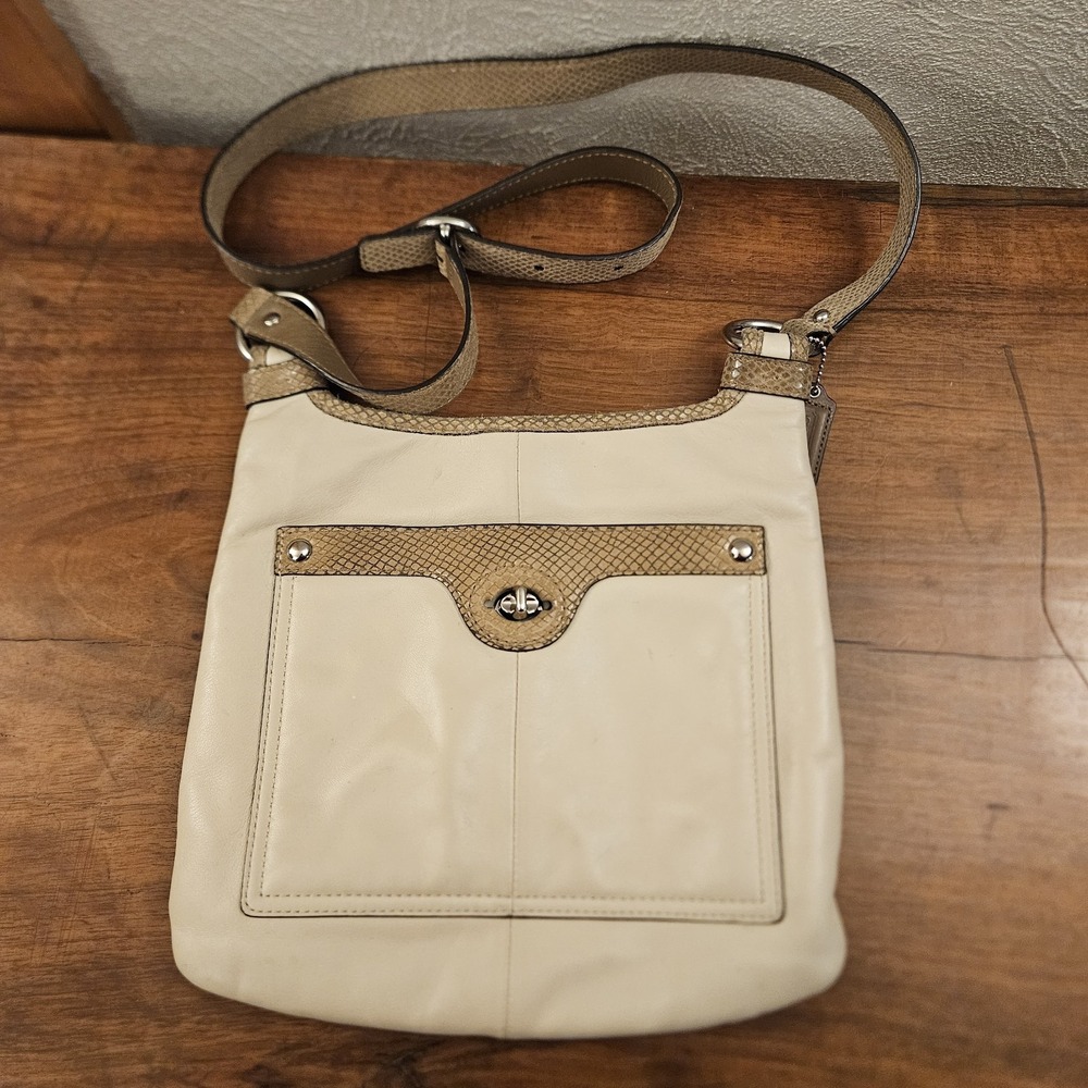 Vintage Coach Penelope Beige Leather Crossbody Bag‎ Silver Hardware Snakeskin